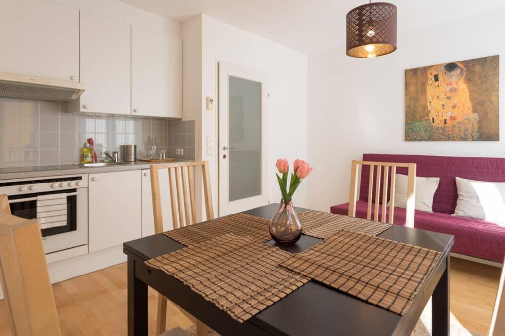 Bright Apartment In Hip & High Quality Neighborhood Вена Экстерьер фото